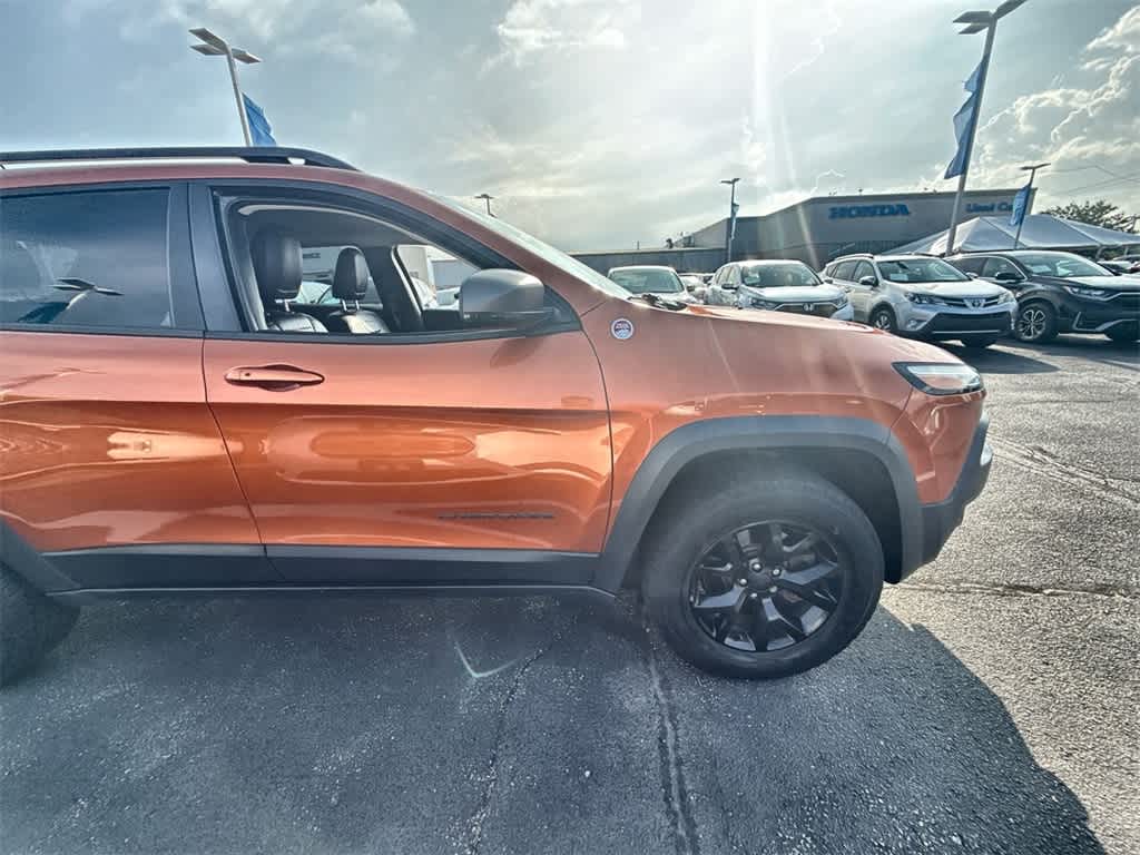 Thumbnail: 2015 Jeep Cherokee - 8