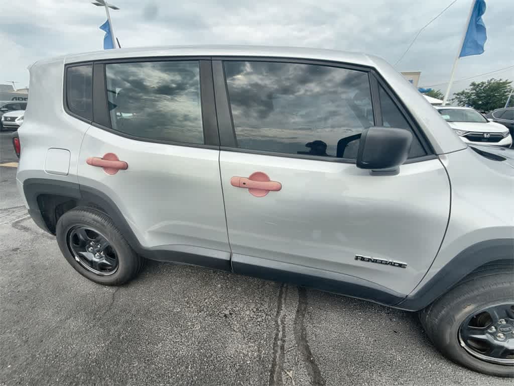 Thumbnail: 2019 Jeep Renegade - 7