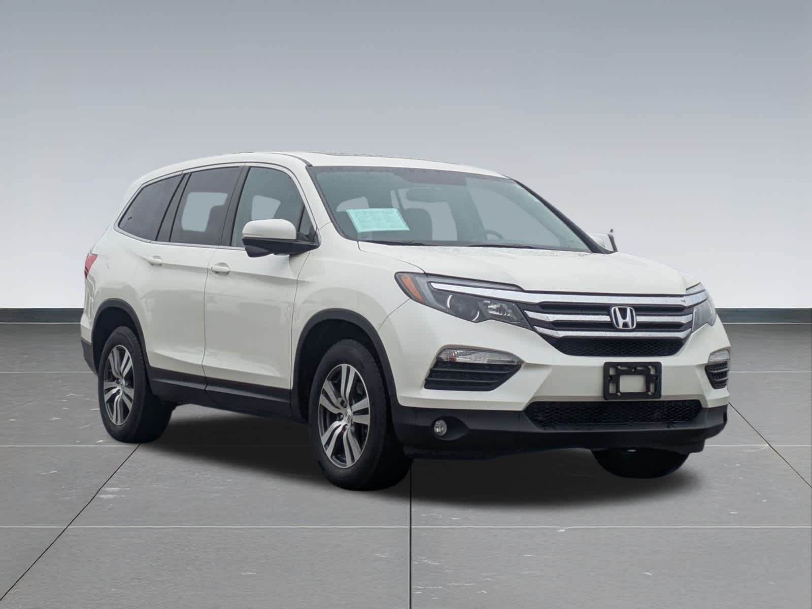 Thumbnail: 2017 Honda Pilot - 8