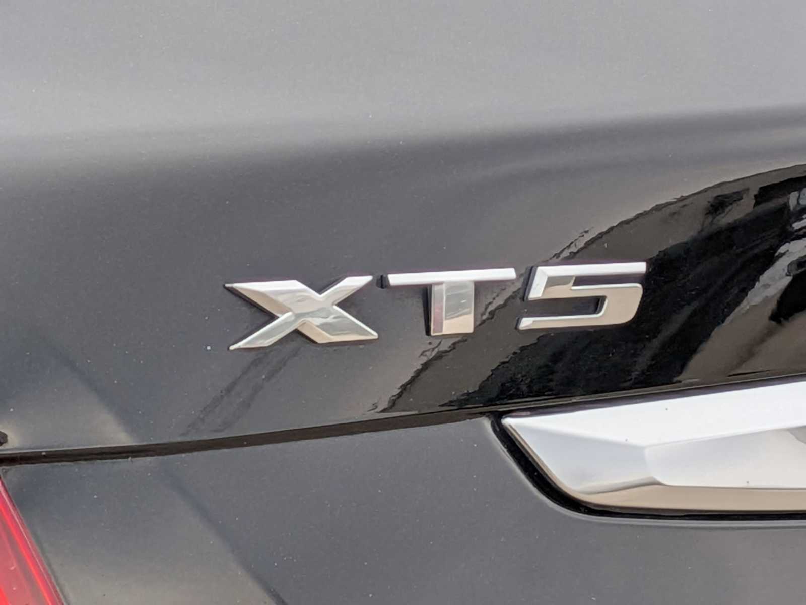 Thumbnail: 2017 Cadillac XT5 - 12