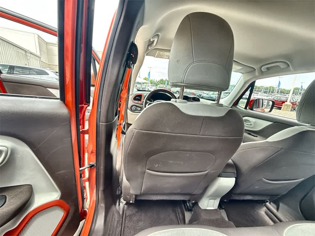 Thumbnail: 2017 Jeep Renegade - 17