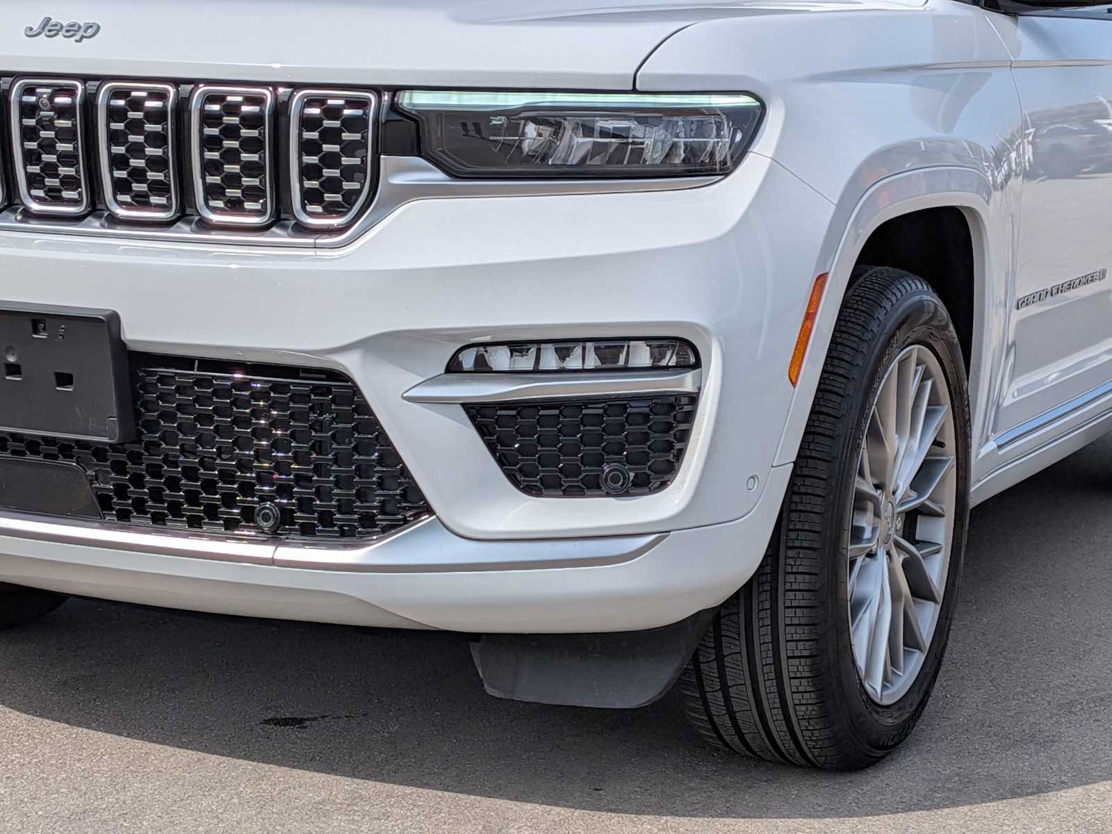 Thumbnail: 2025 Jeep Grand Cherokee - 10