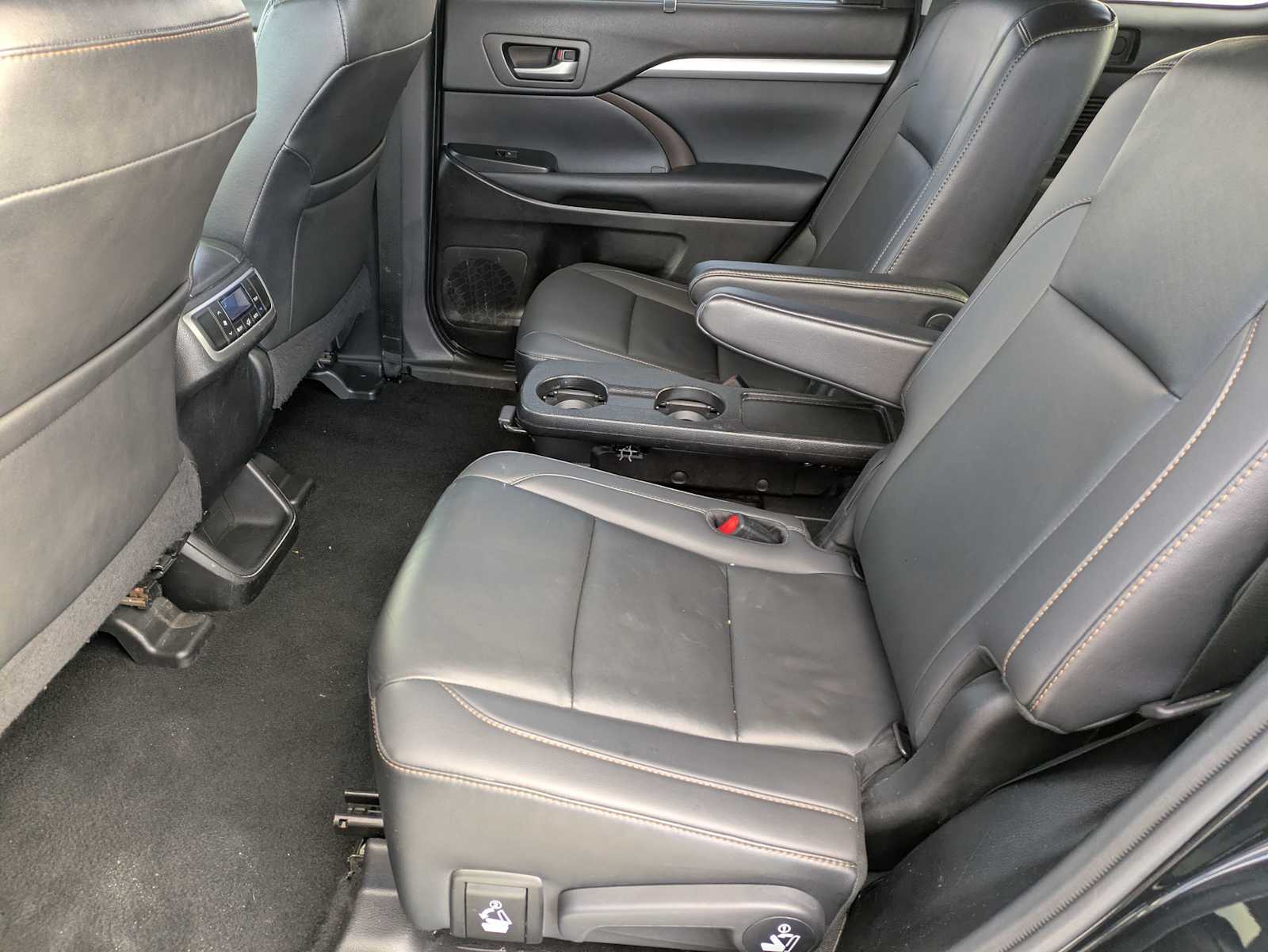 Thumbnail: 2019 Toyota Highlander - 18