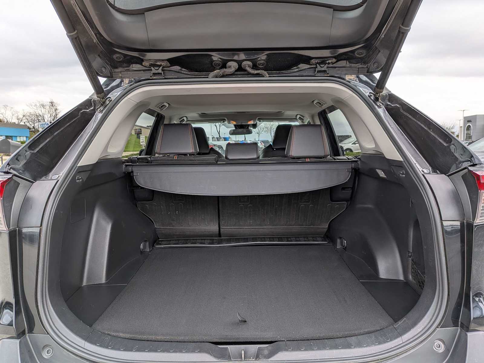 Thumbnail: 2019 Toyota RAV4 - 32