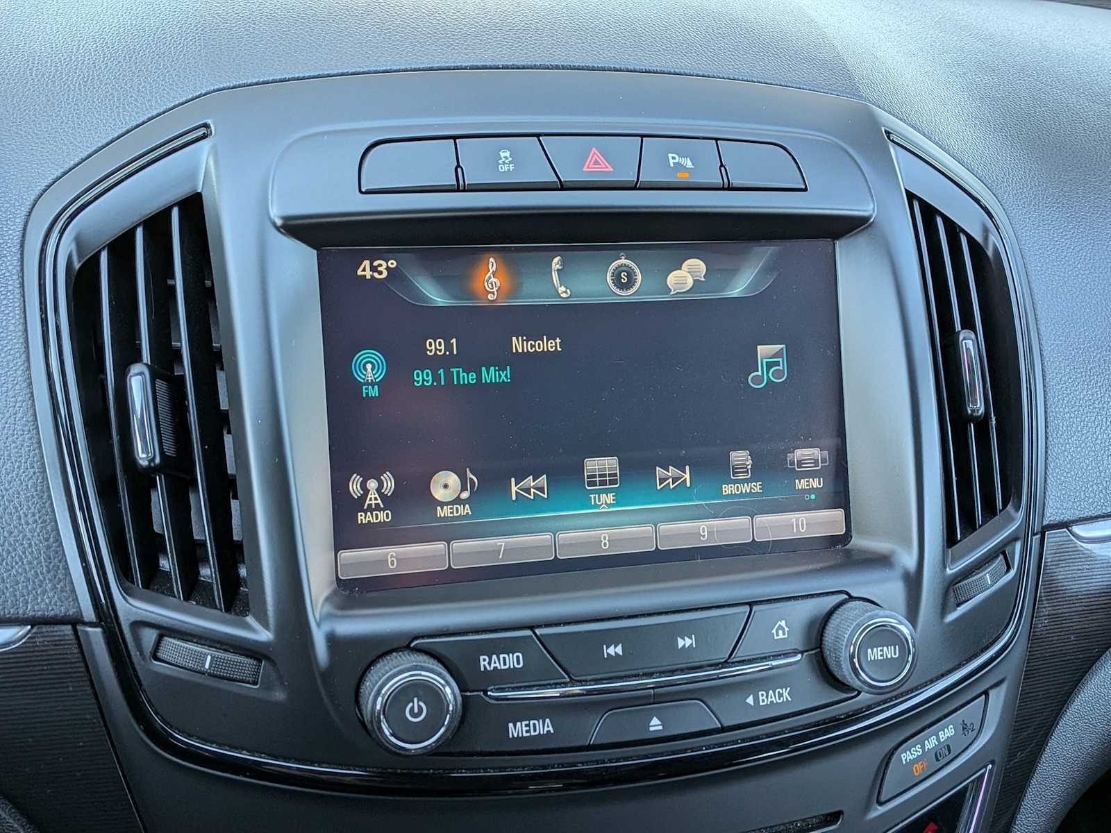 Thumbnail: 2016 Buick Regal - 26