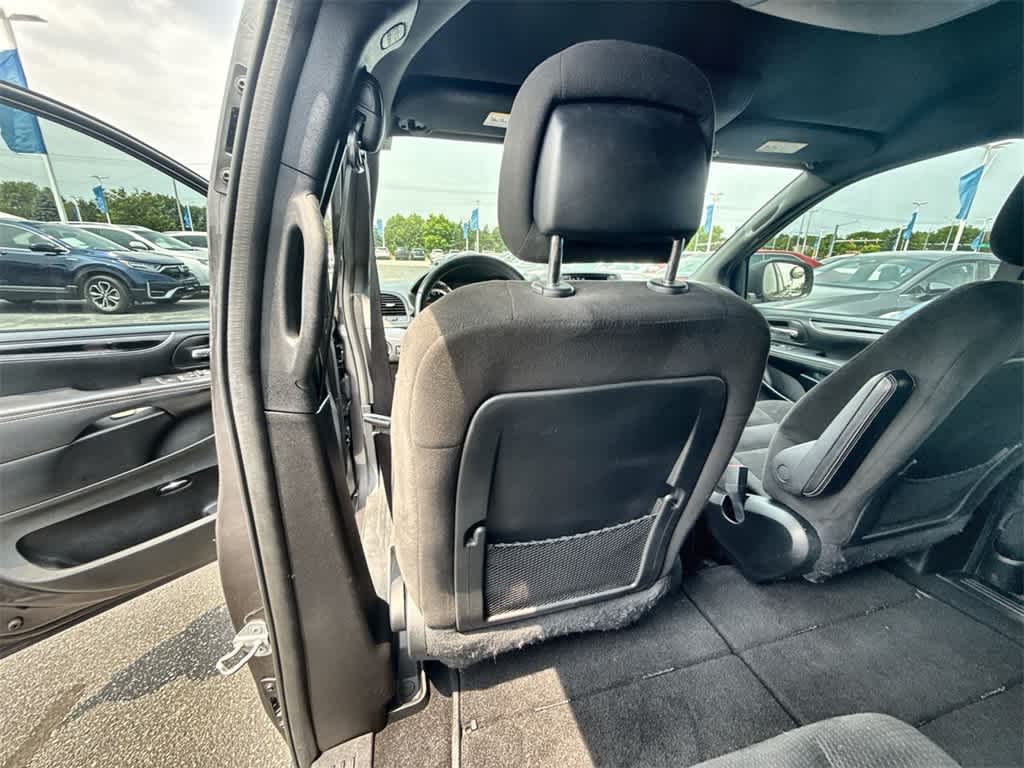 2017 Dodge Grand Caravan SE 16