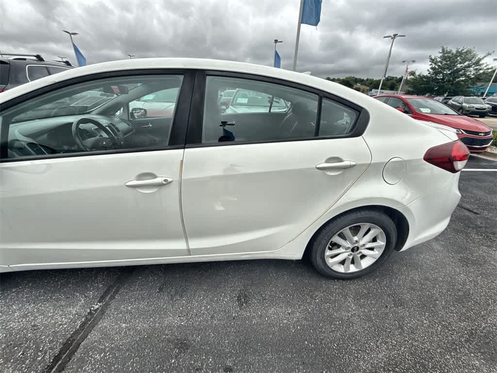 Thumbnail: 2017 Kia Forte - 4