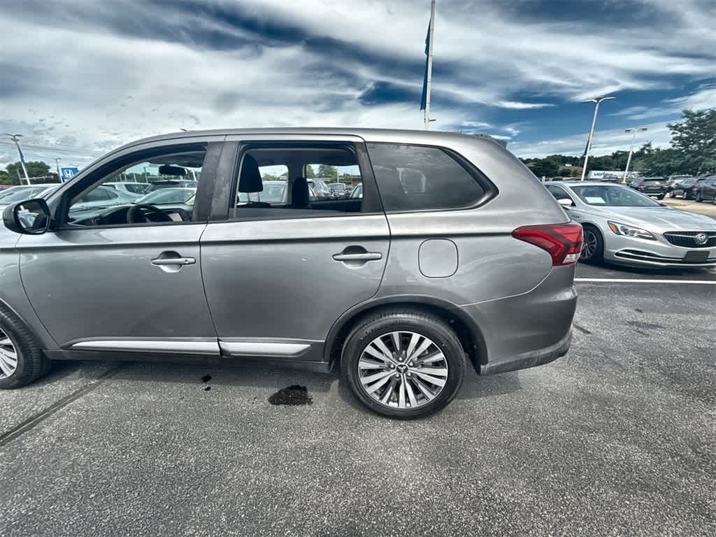 Thumbnail: 2020 Mitsubishi Outlander - 4