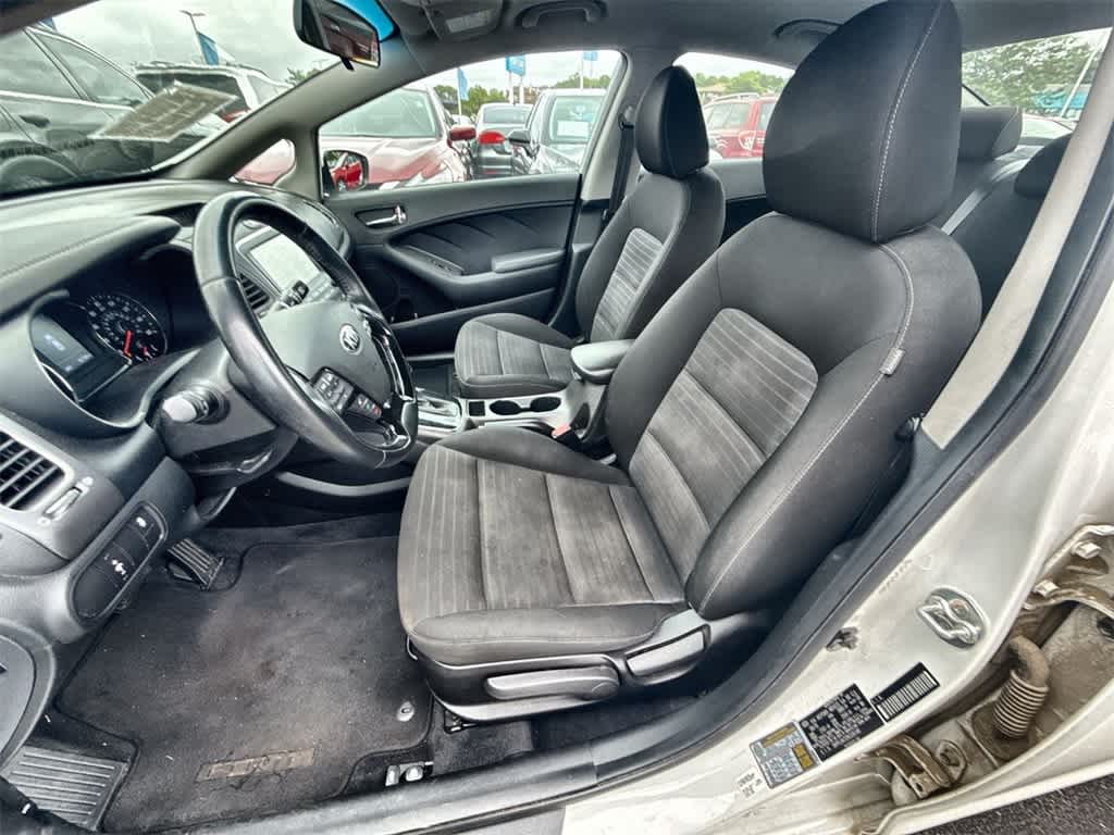 Thumbnail: 2017 Kia Forte - 15