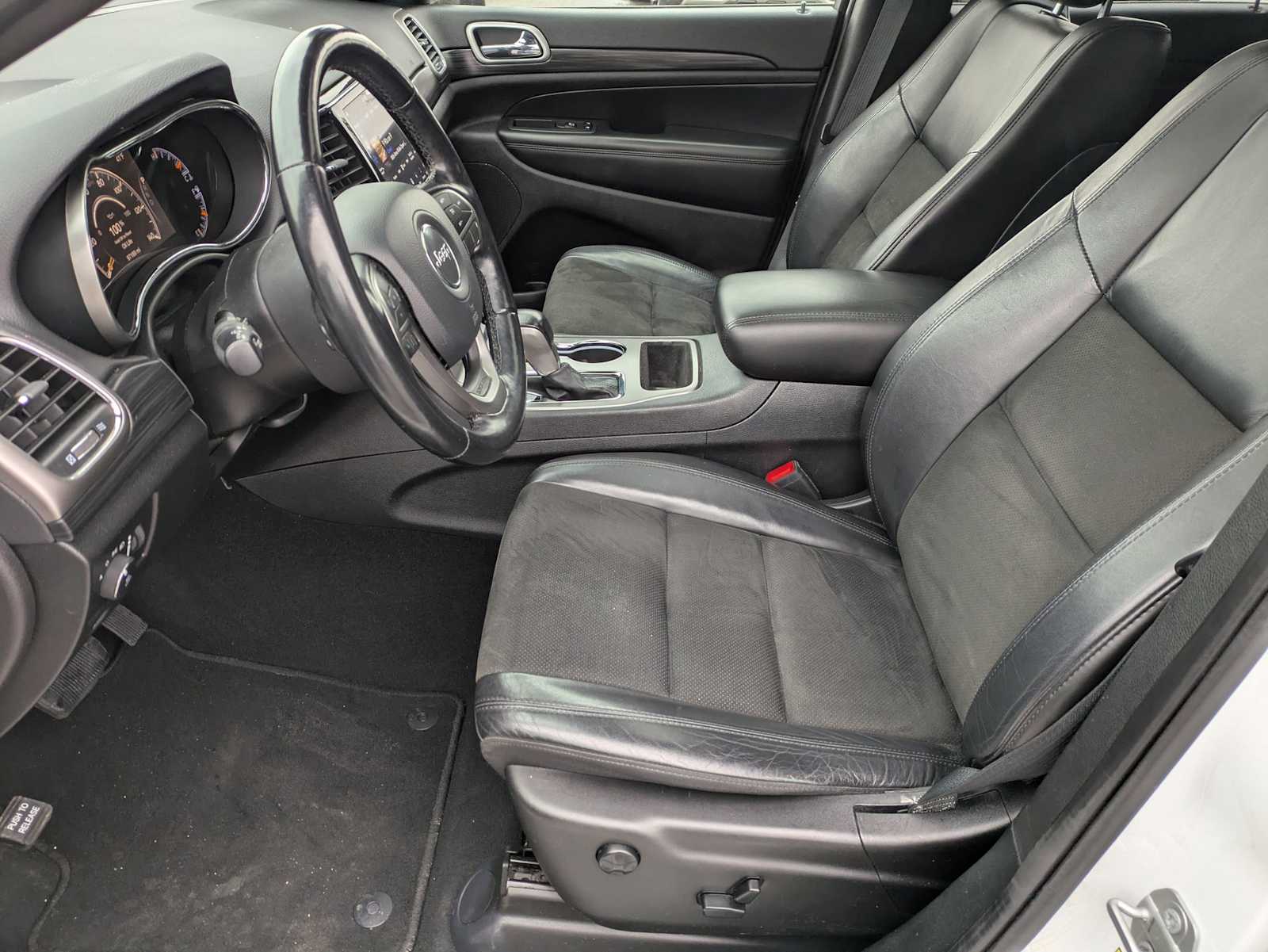 Thumbnail: 2020 Jeep Grand Cherokee - 15