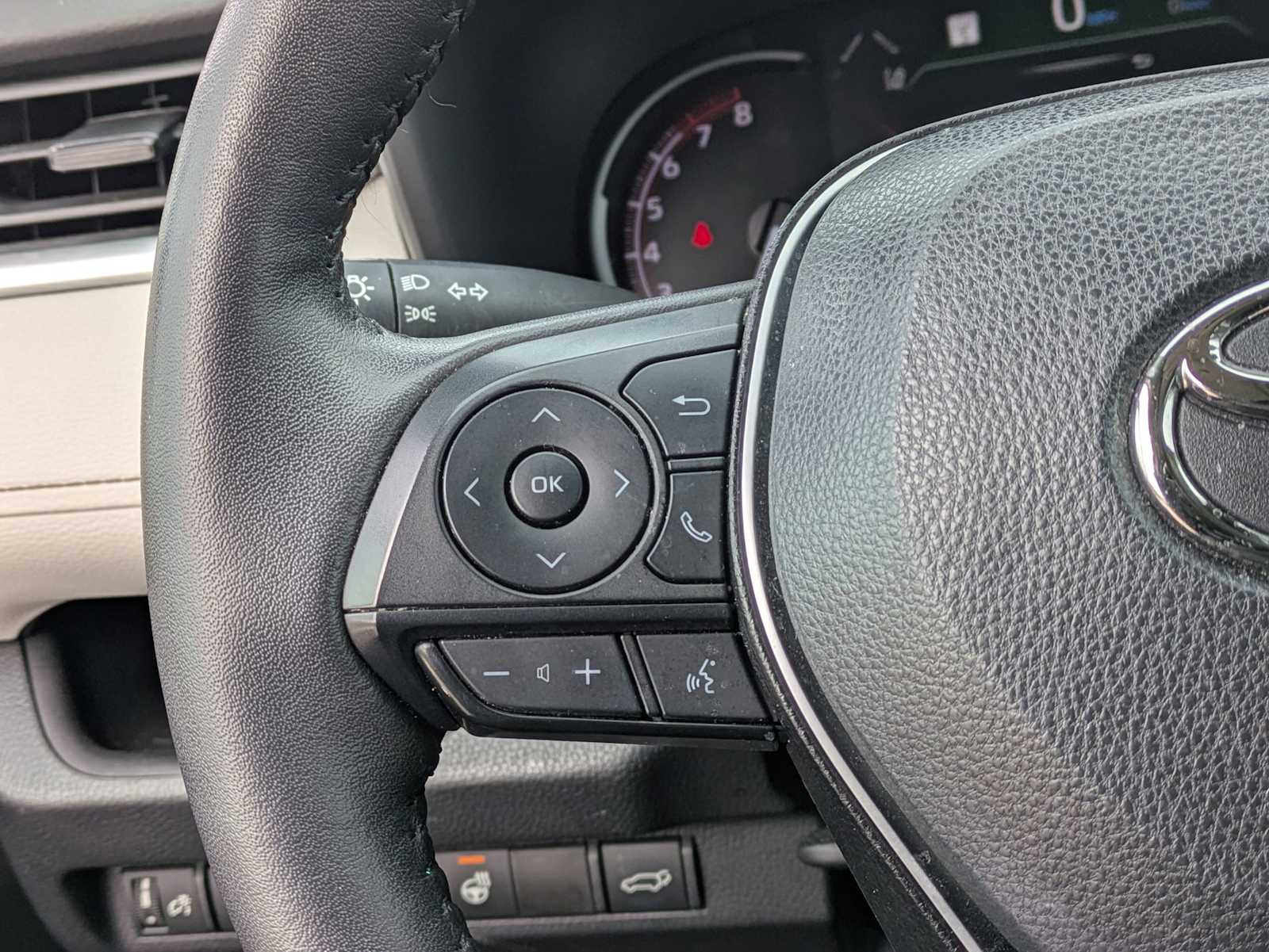 Thumbnail: 2023 Toyota RAV4 - 23