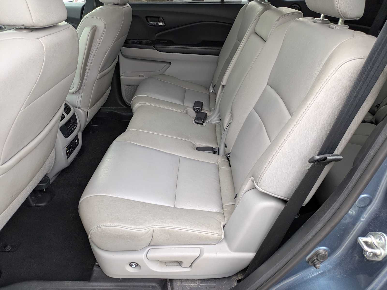 Thumbnail: 2017 Honda Pilot - 19
