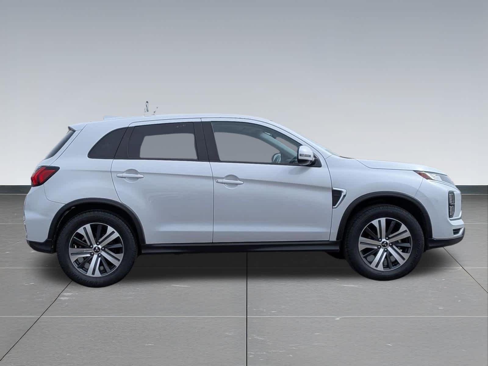Thumbnail: 2024 Mitsubishi Outlander Sport - 4