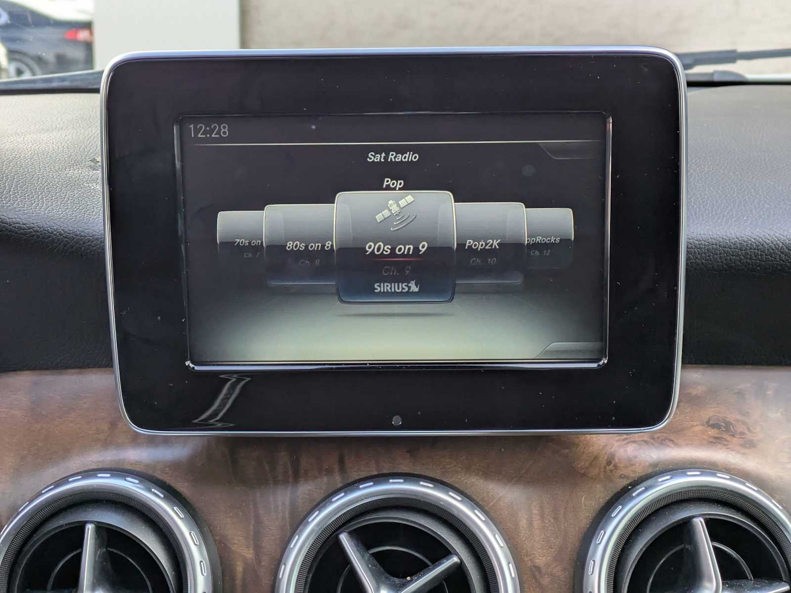 Thumbnail: 2016 Mercedes-Benz GLA - 27