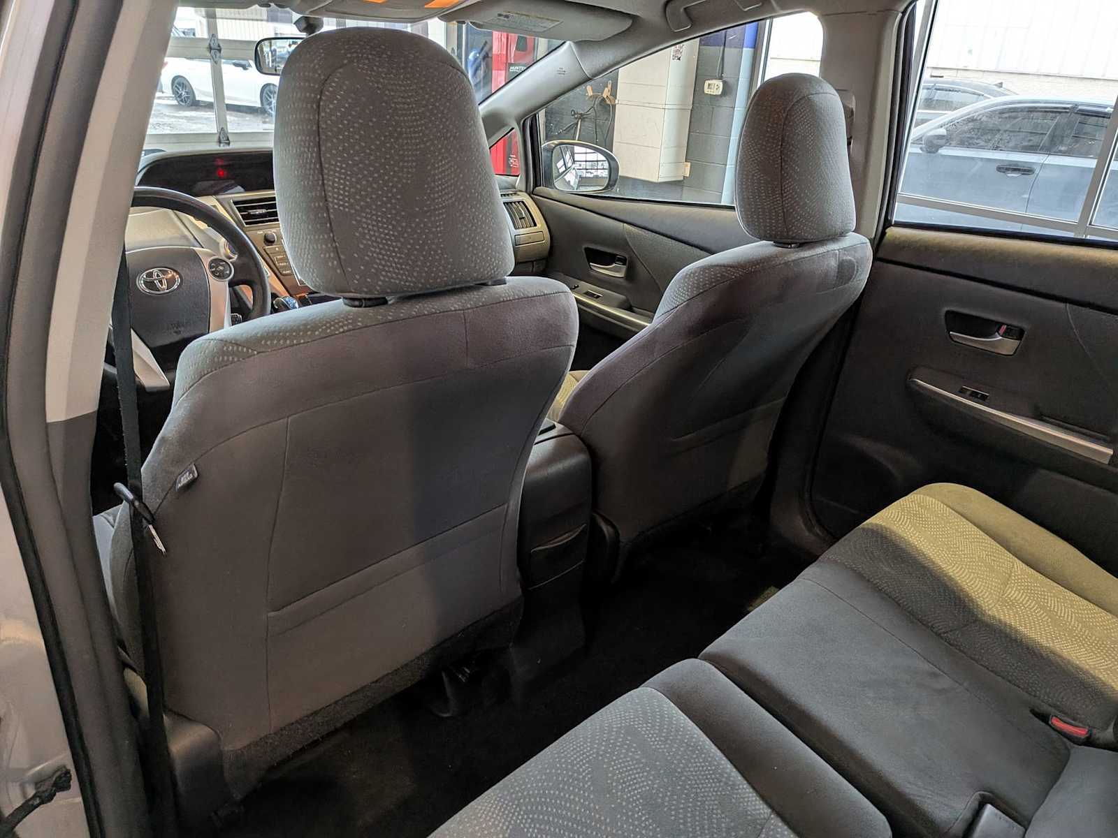 Thumbnail: 2014 Toyota Prius v - 16