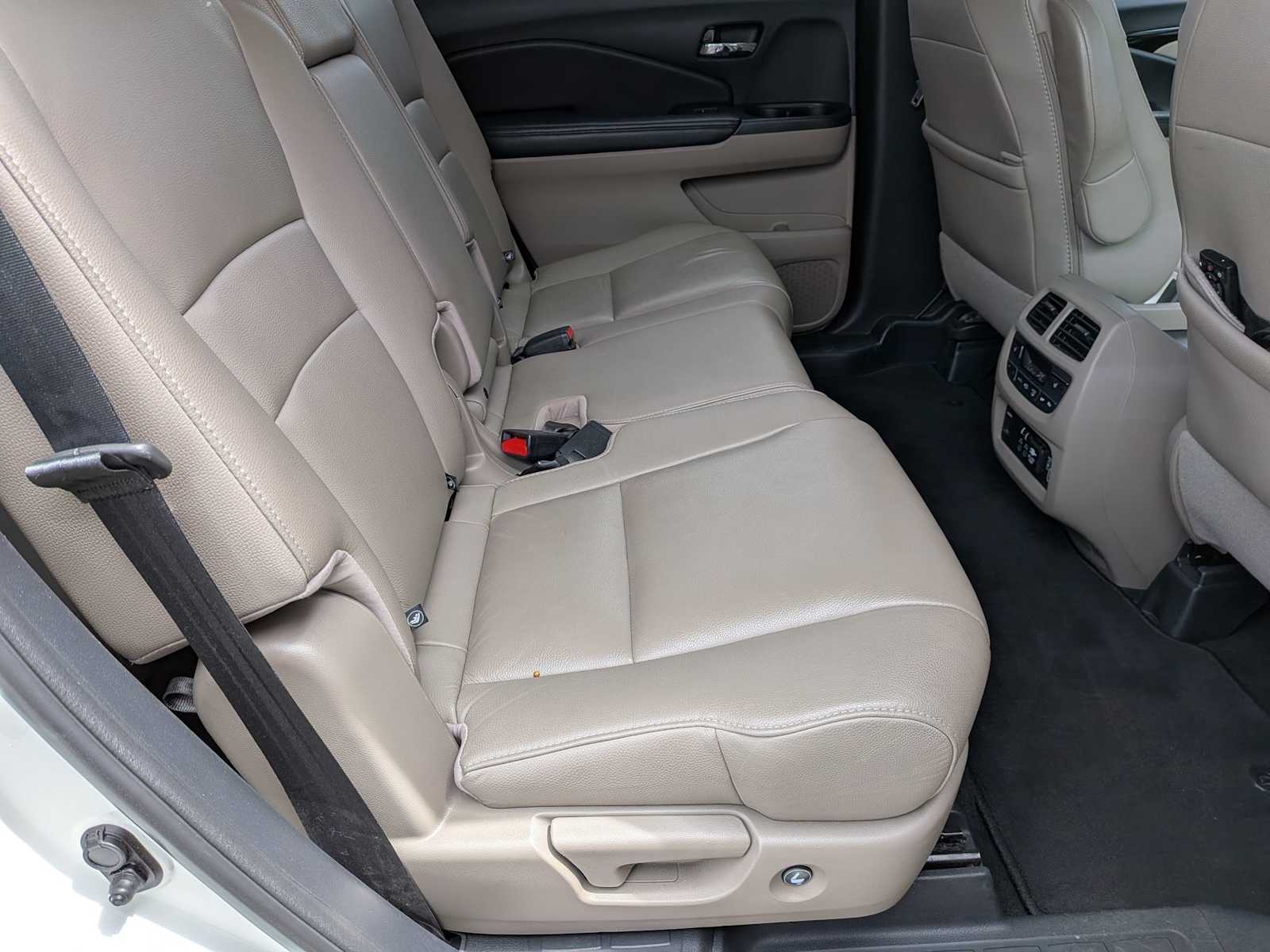 Thumbnail: 2019 Honda Pilot - 20