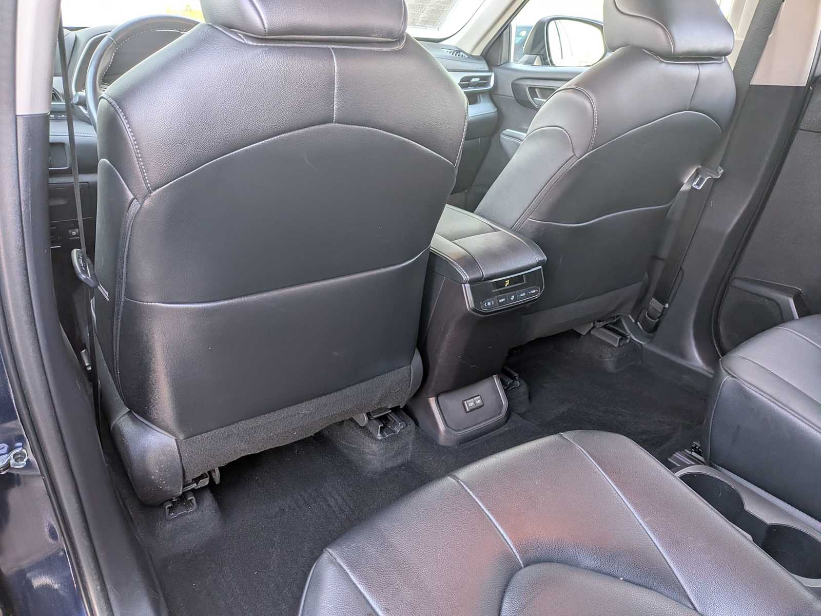 Thumbnail: 2023 Toyota Highlander - 18