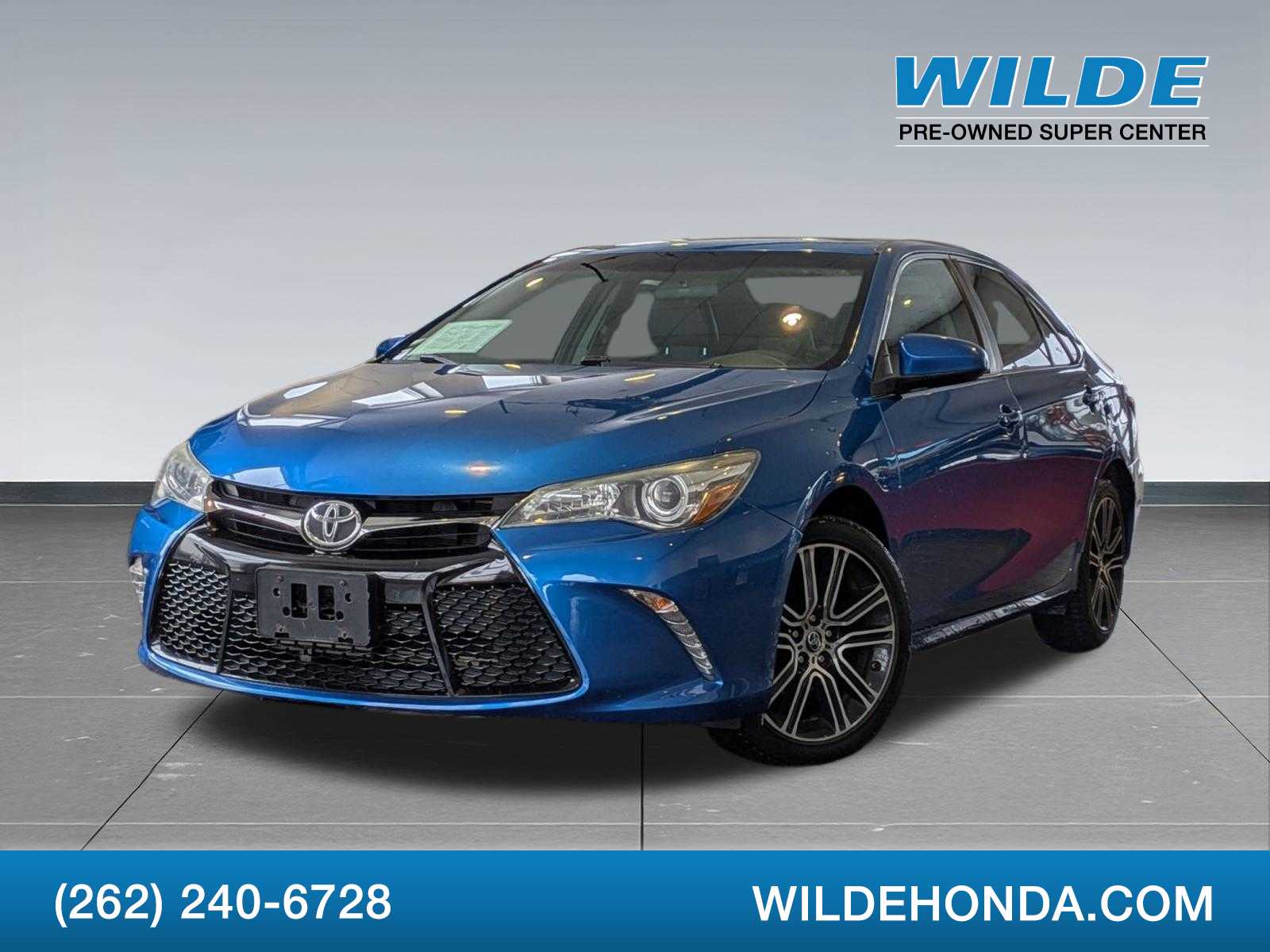 2016 Toyota Camry SE -
                  Waukesha, WI