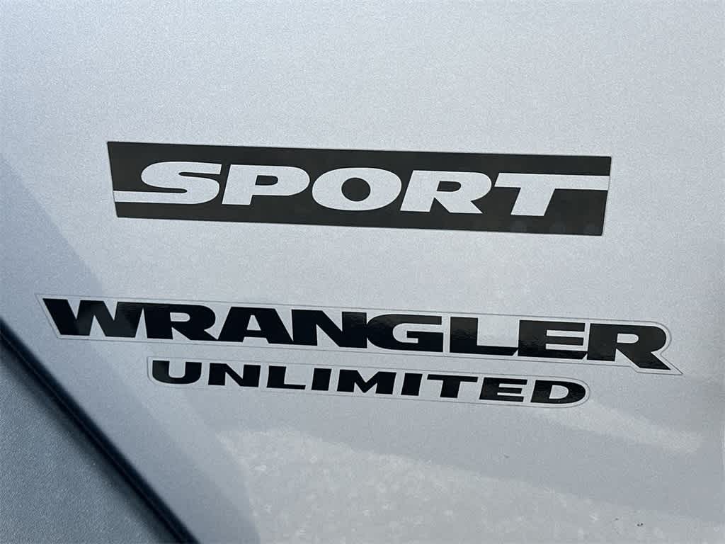 2014 Jeep Wrangler Unlimited Sport 11