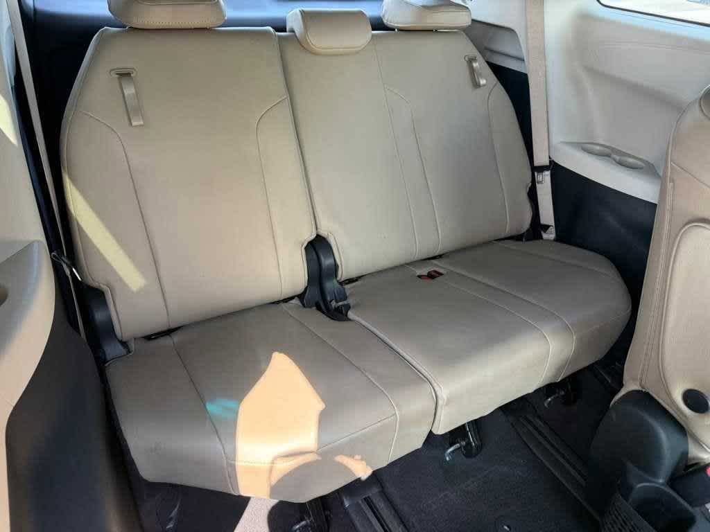 Thumbnail: 2022 Toyota Sienna - 11