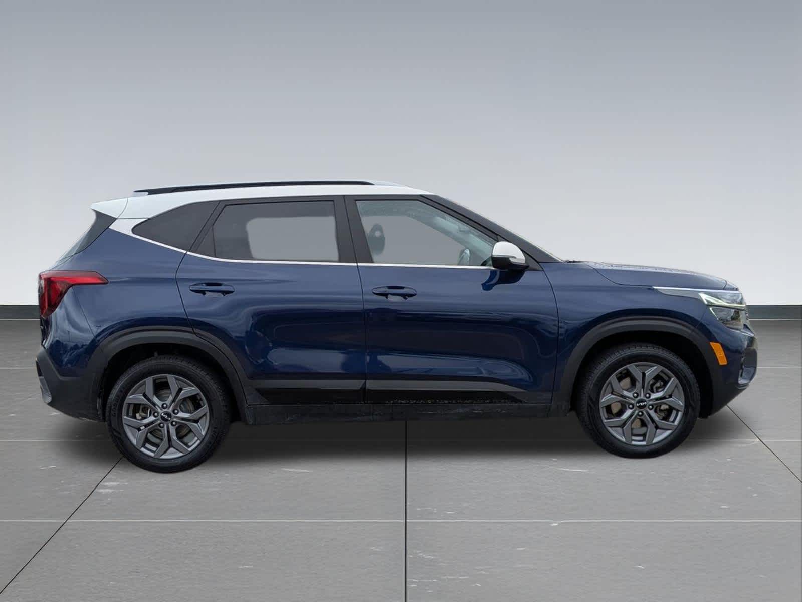 Thumbnail: 2024 Kia Seltos - 7