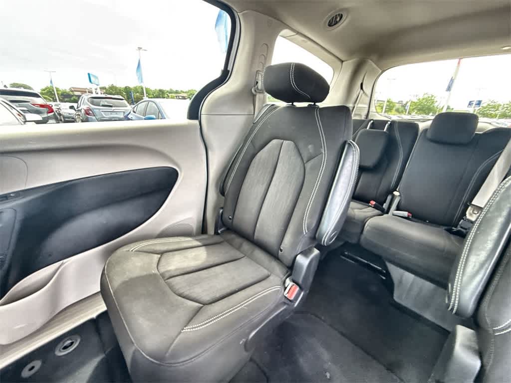 Thumbnail: 2023 Chrysler Voyager - 18