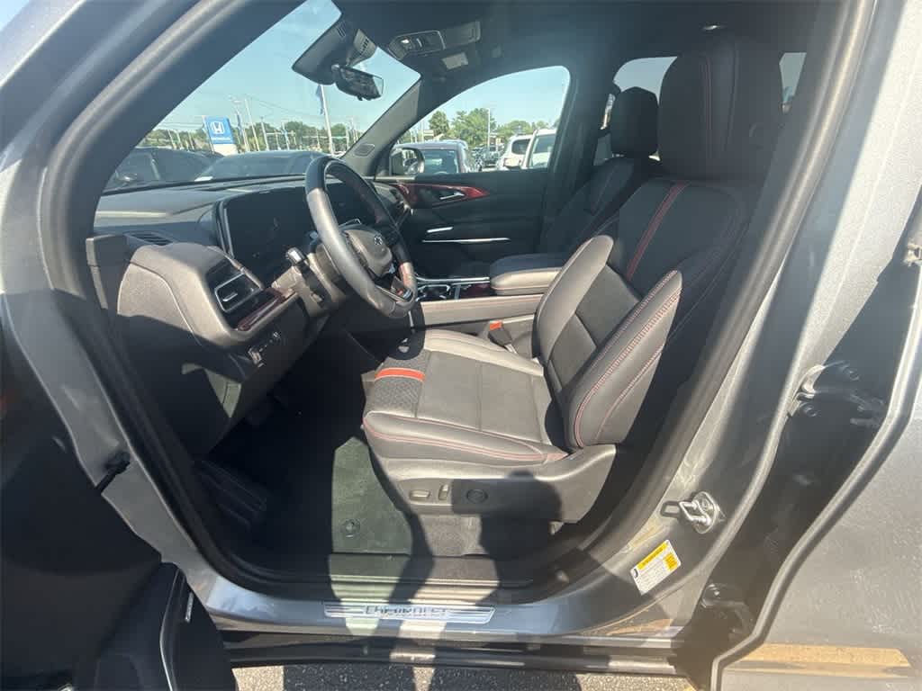 Thumbnail: 2024 Chevrolet Traverse - 2