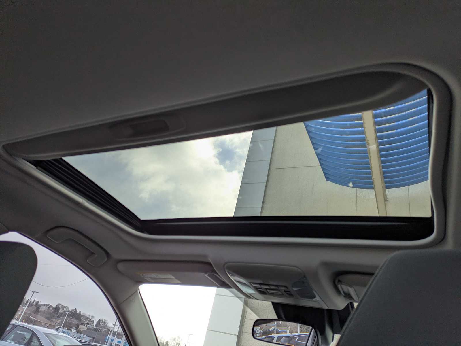 Thumbnail: 2020 Toyota RAV4 - 21