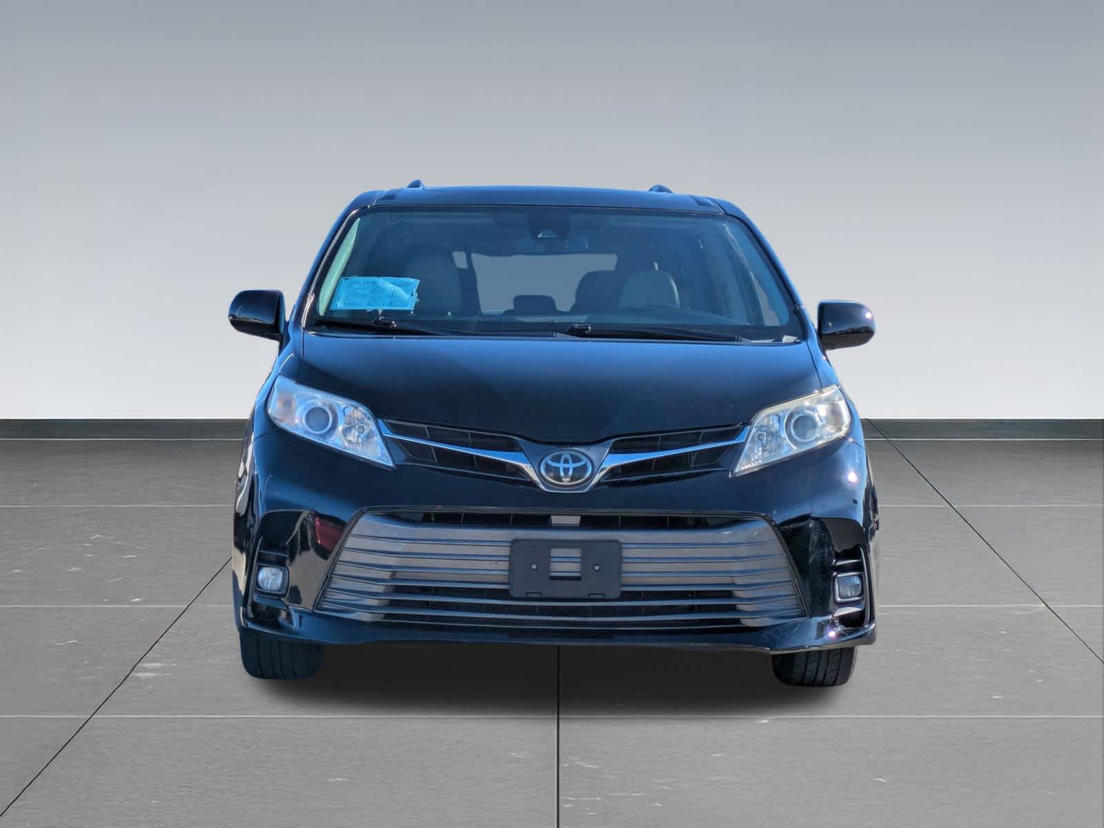 Thumbnail: 2018 Toyota Sienna - 9