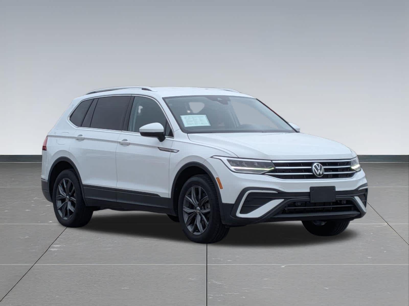 Thumbnail: 2022 Volkswagen Tiguan - 8