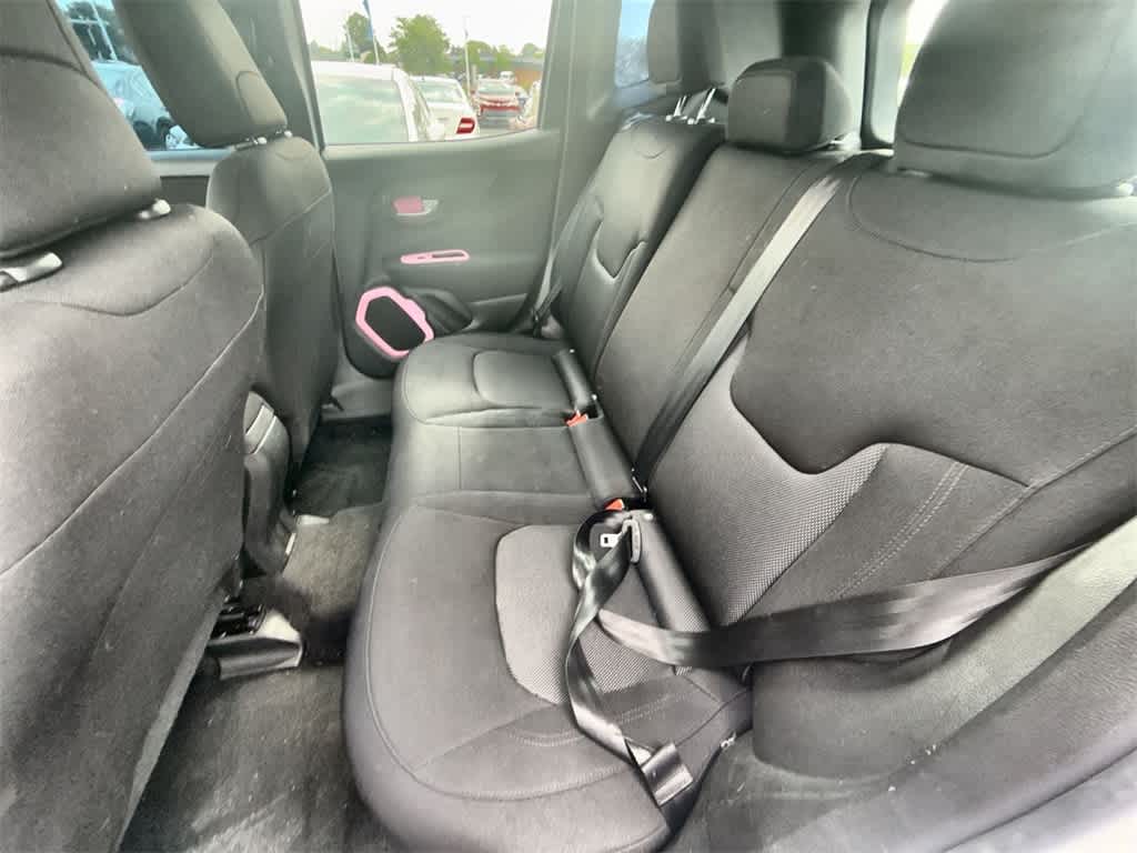 Thumbnail: 2019 Jeep Renegade - 18