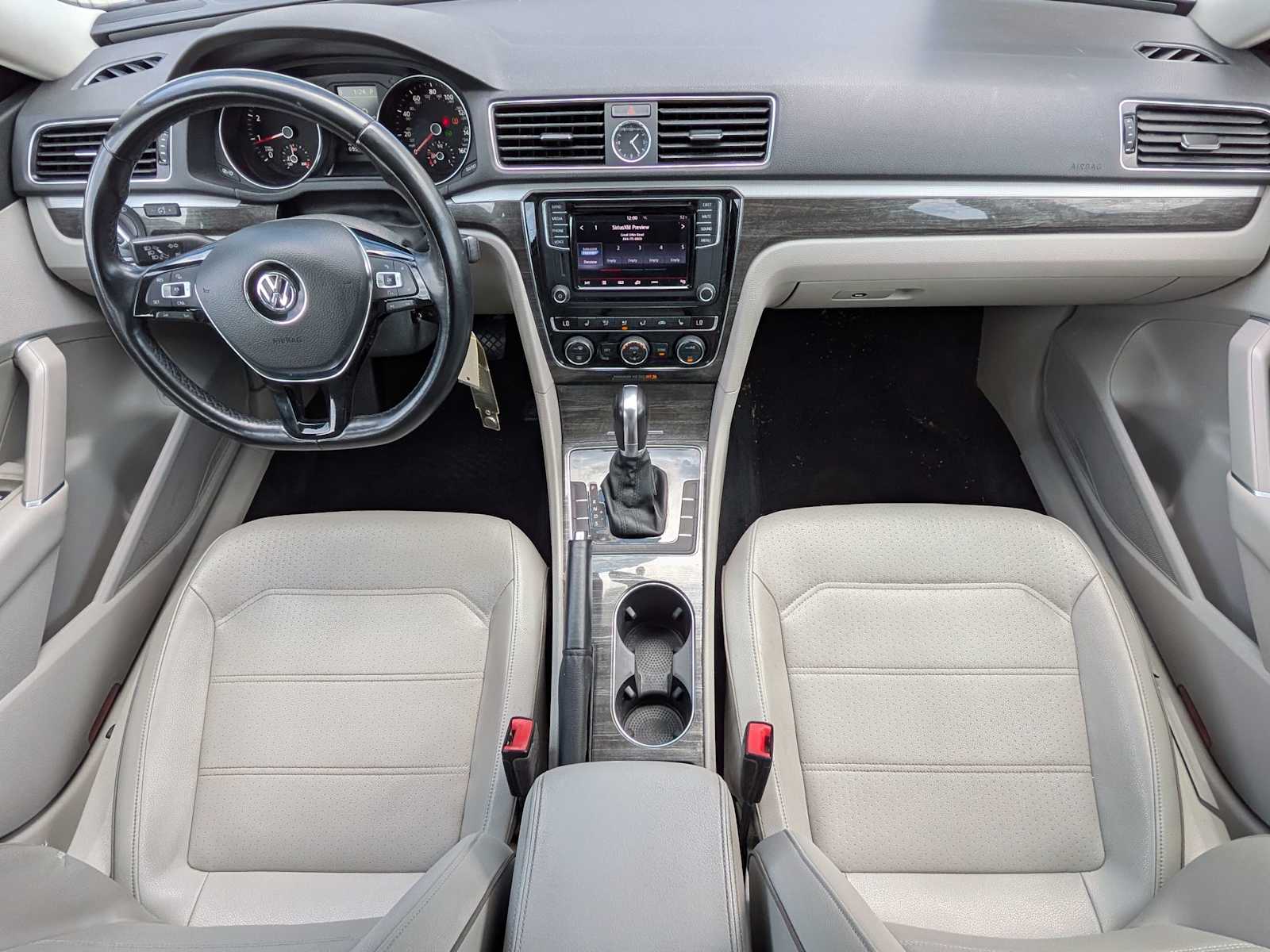 Thumbnail: 2016 Volkswagen Passat - 22