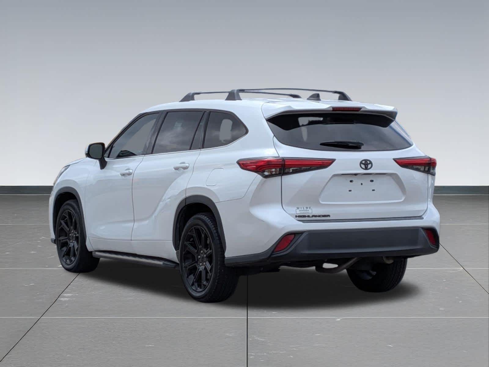 Thumbnail: 2022 Toyota Highlander - 4
