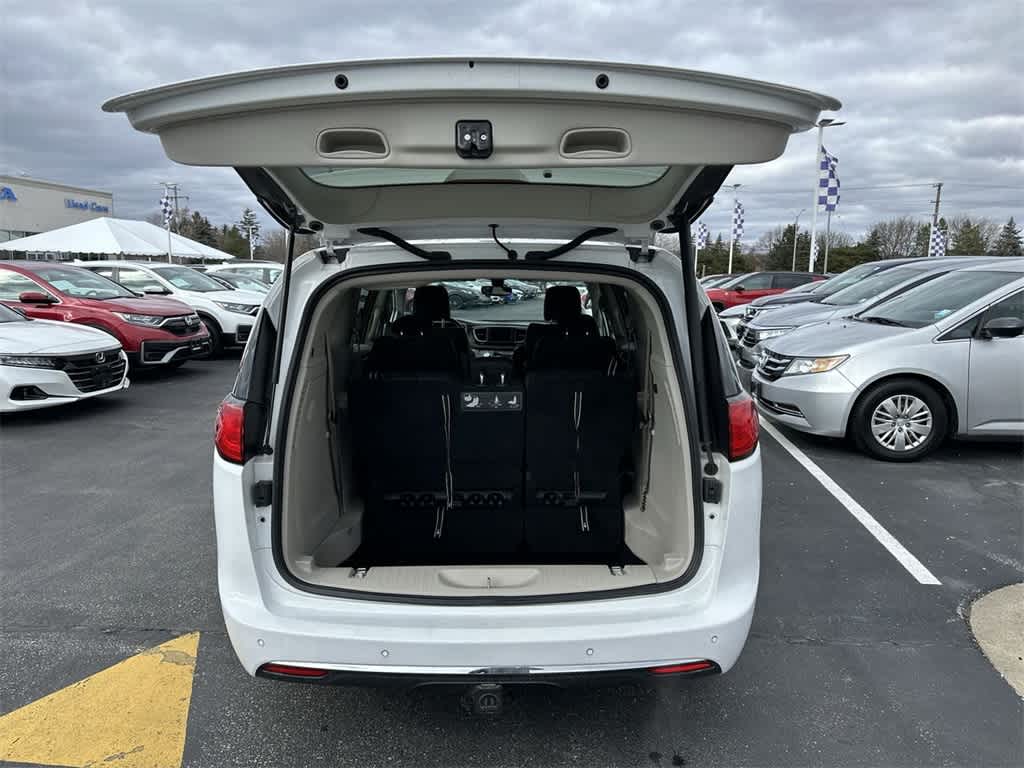 2019 Chrysler Pacifica Touring 12
