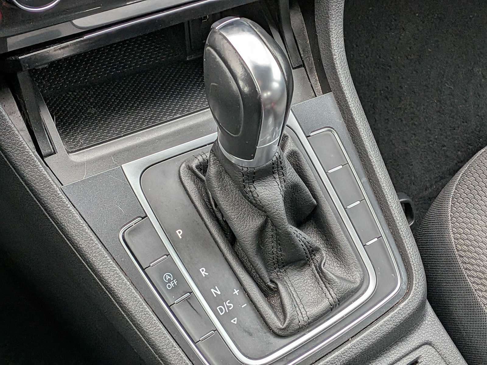 Thumbnail: 2019 Volkswagen e-Golf - 27