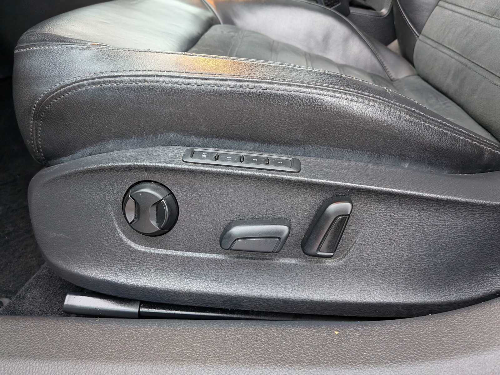 Thumbnail: 2013 Volkswagen Passat - 16