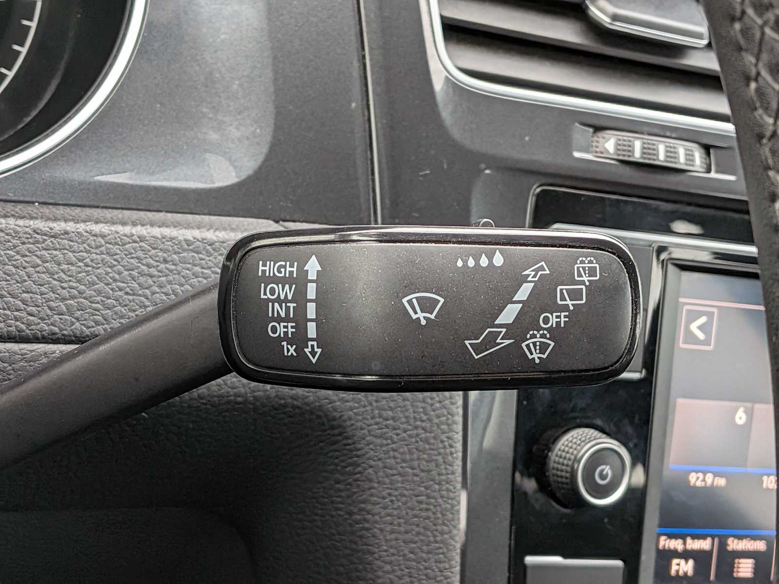 Thumbnail: 2019 Volkswagen e-Golf - 23