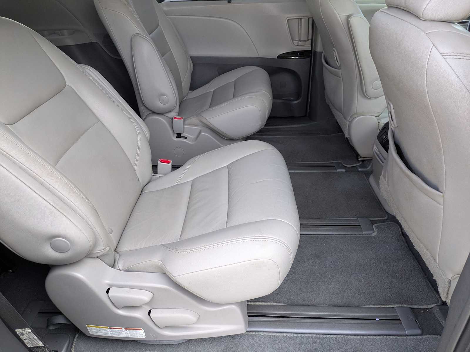 Thumbnail: 2019 Toyota Sienna - 20