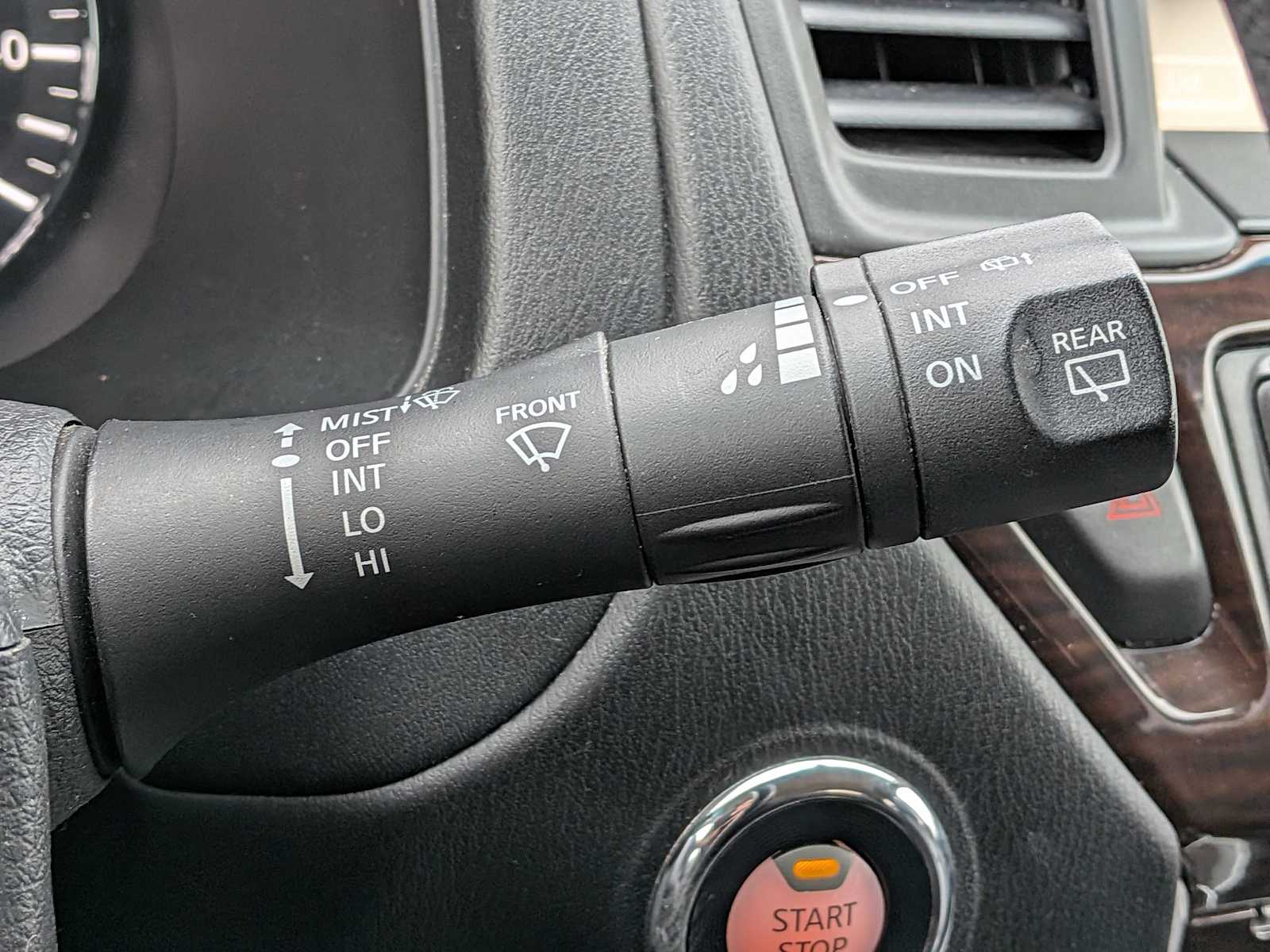 Thumbnail: 2015 Nissan Pathfinder - 24