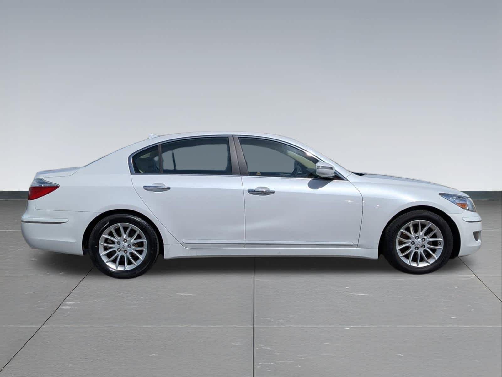Thumbnail: 2011 Hyundai Genesis - 5