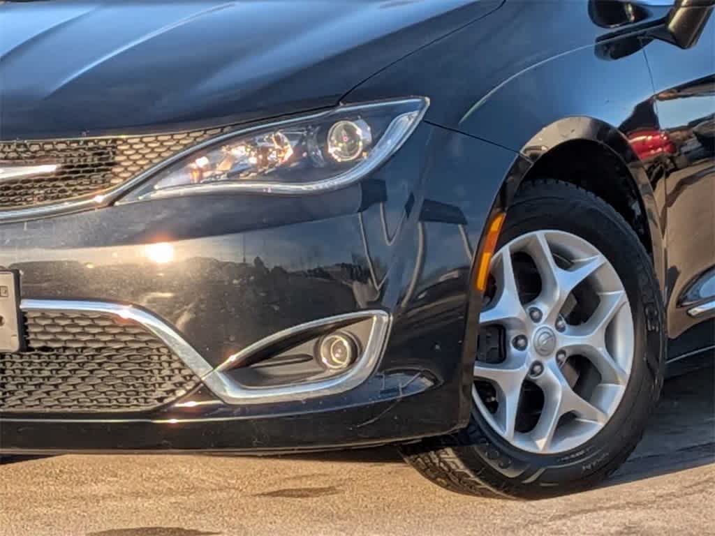 Thumbnail: 2017 Chrysler Pacifica - 11