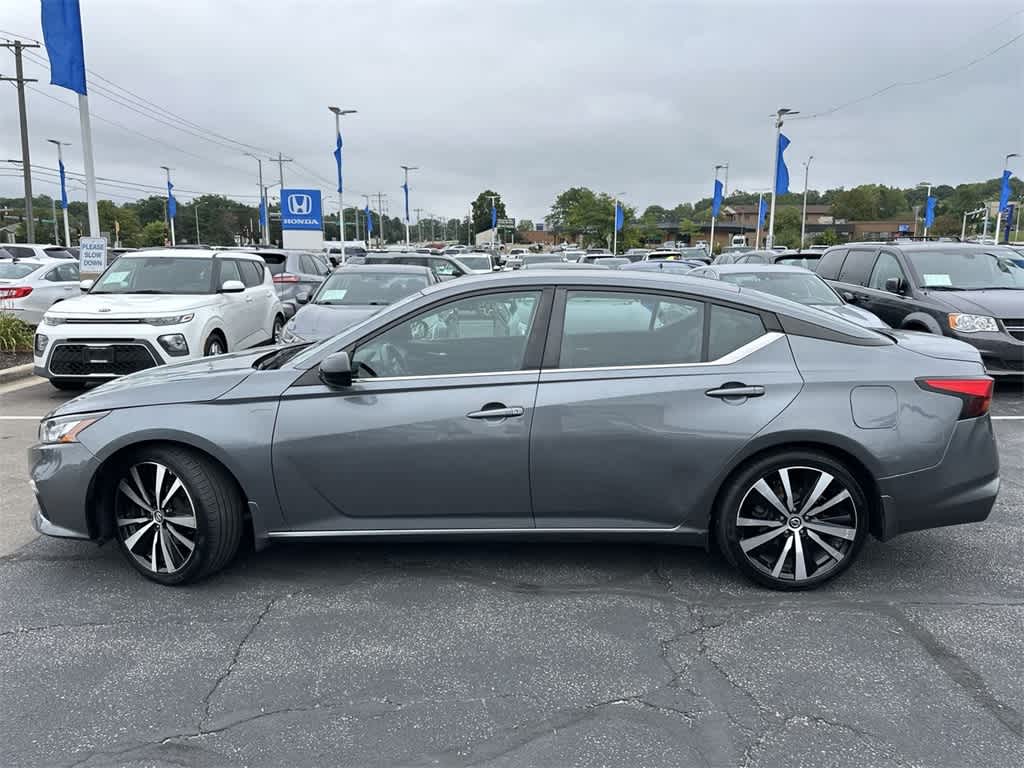 Used 2019 Nissan Altima SR with VIN 1N4BL4CV9KC249838 for sale in Waukesha, WI