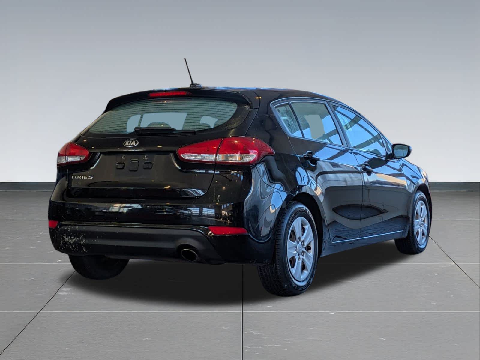 Thumbnail: 2017 Kia Forte - 6