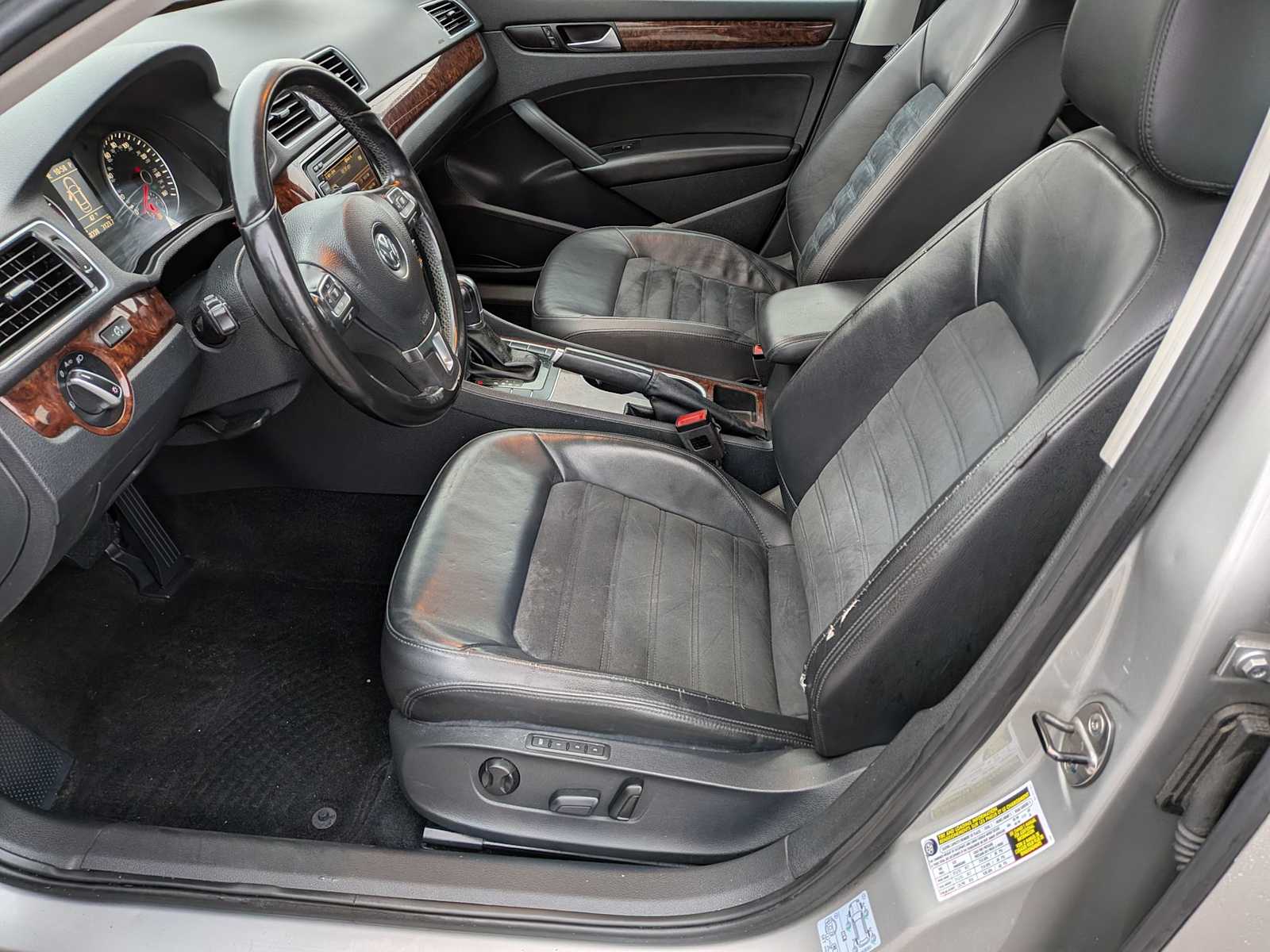 Thumbnail: 2013 Volkswagen Passat - 15