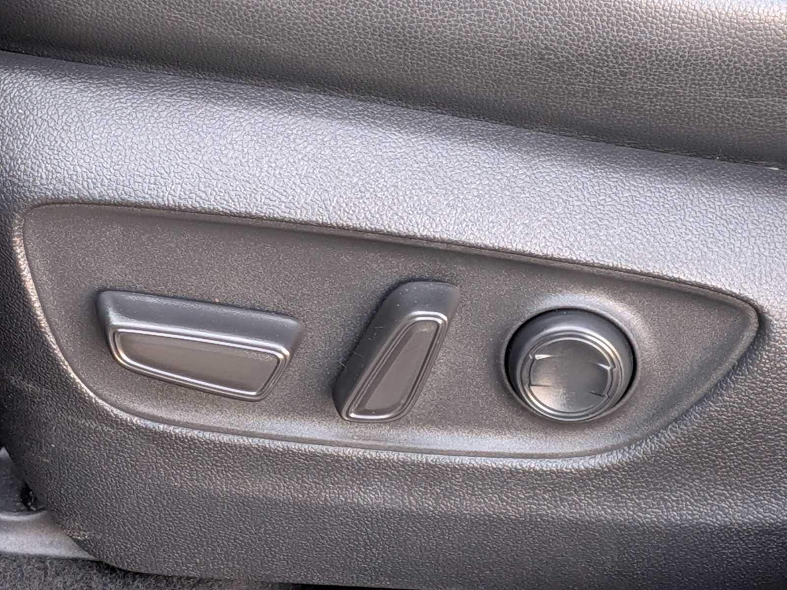 Thumbnail: 2023 Toyota Highlander - 16