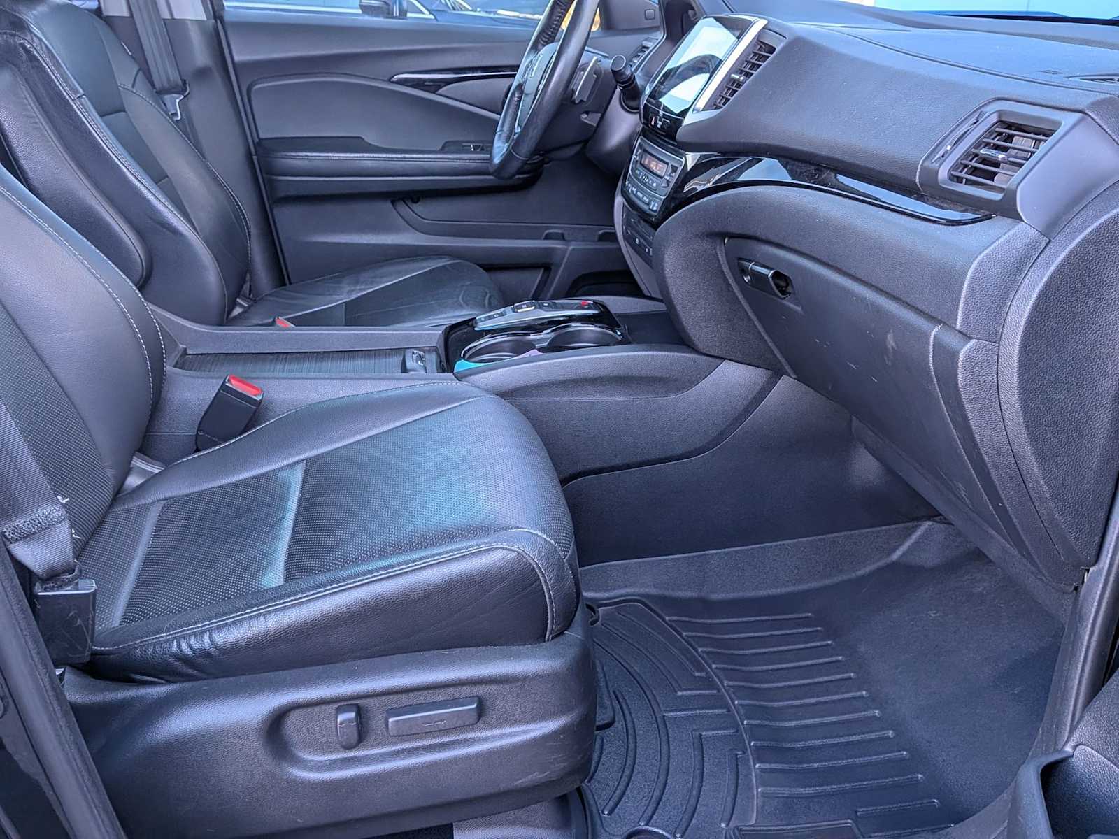 Thumbnail: 2018 Honda Pilot - 22