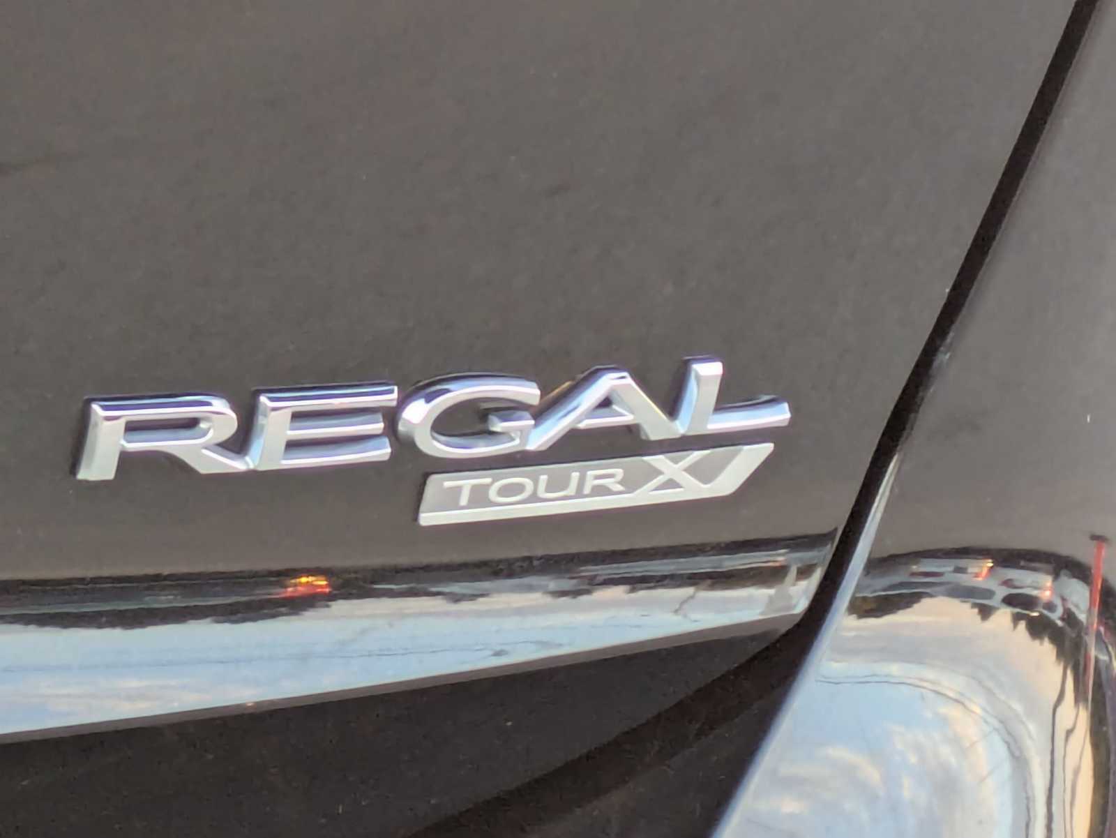 Thumbnail: 2018 Buick Regal - 12