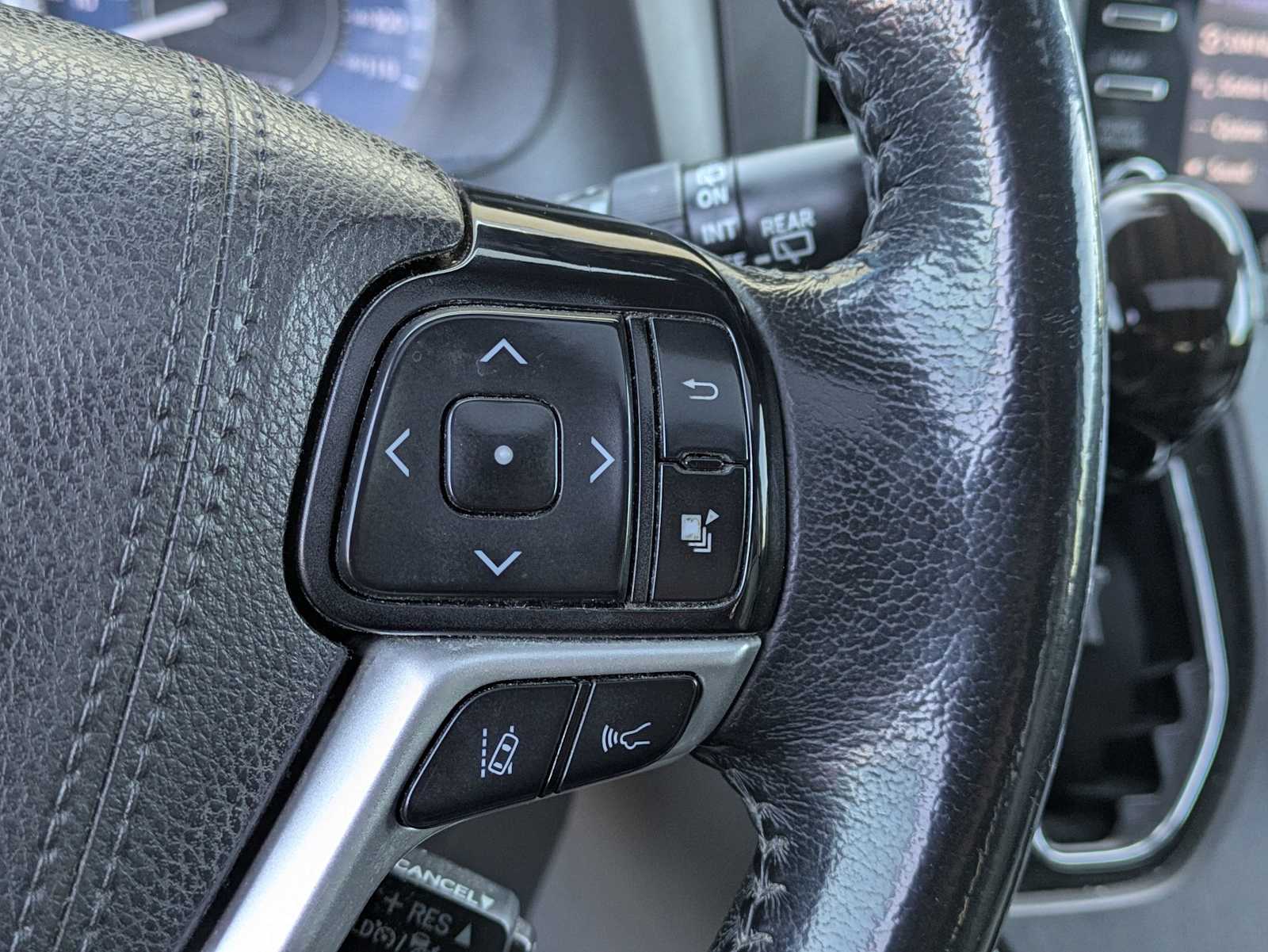 Thumbnail: 2019 Toyota Sienna - 24