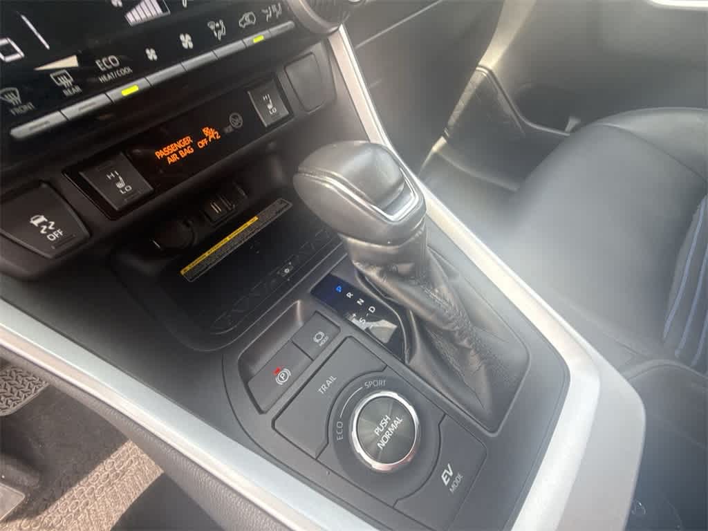 Thumbnail: 2021 Toyota RAV4 - 32