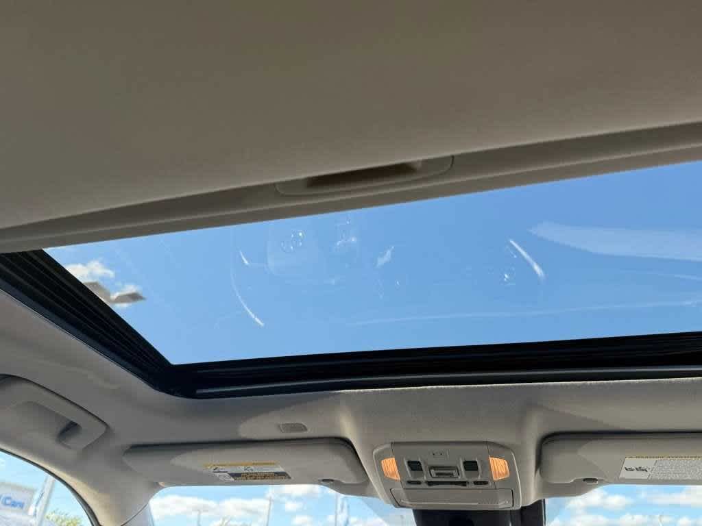 Thumbnail: 2021 Toyota Highlander - 12